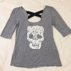 Skull shirt size L